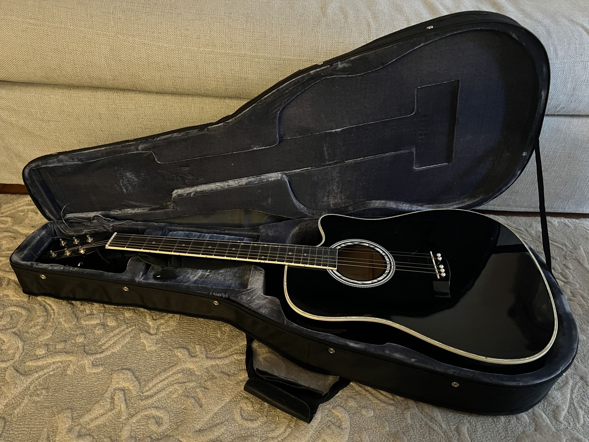 The Esteban American Legacy AL-100 black acoustic-electric guitar