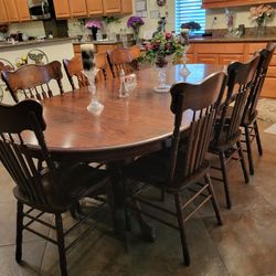 Dining set large antique 8 chairs 2 leaves only only one showing in picture.I have the other one  Claw Feet Dark Oak Heavy