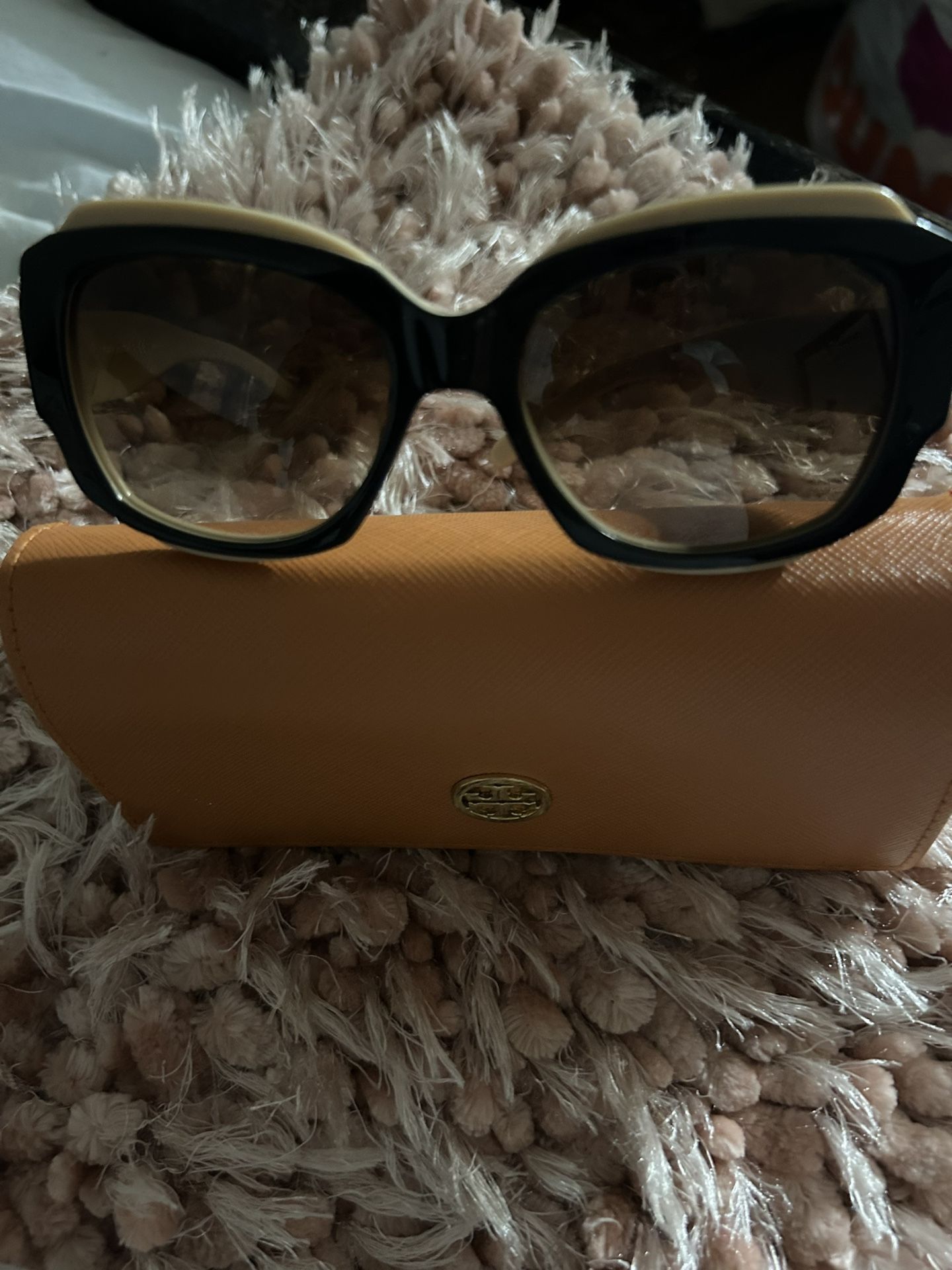 π― Autentic Tory Burch Sunglass (negociable)