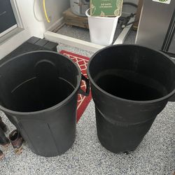 32 Gallon Trash Cans