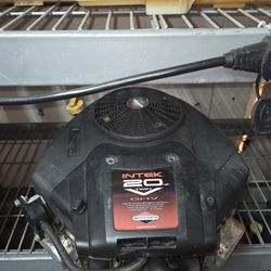 ((READ AD))((20hp Briggs VTWIN Engine)) Riding Mower