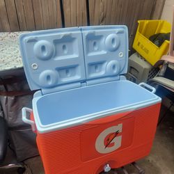 Rubbermaid Gatorade 60 Quart Cooler