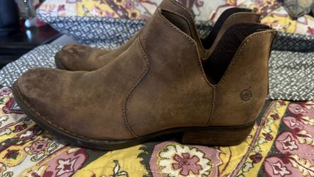 BORN WOMEN'S KERRI BOOTIES Size 9M