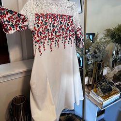 Beautiful M-L Floral dress With pockets. Like New.