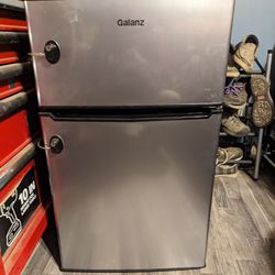  Mini fridge with freezer