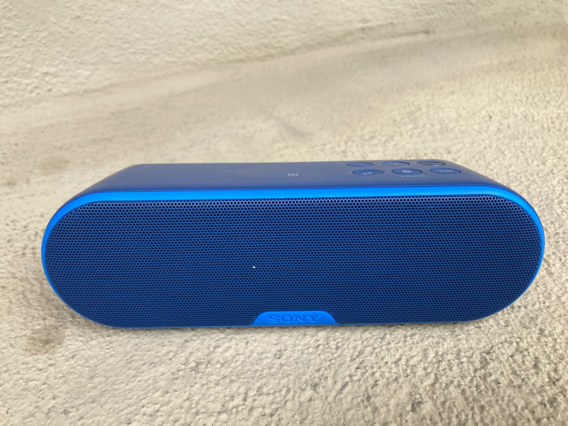 Portable Bluetooth Speaker - Sony SRS-XB2 (red or blue)