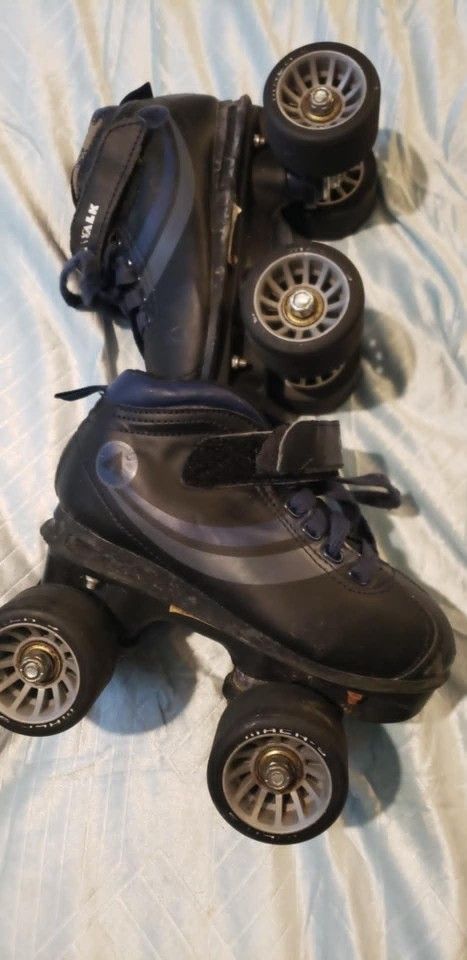 🩷 Skates - Still Available