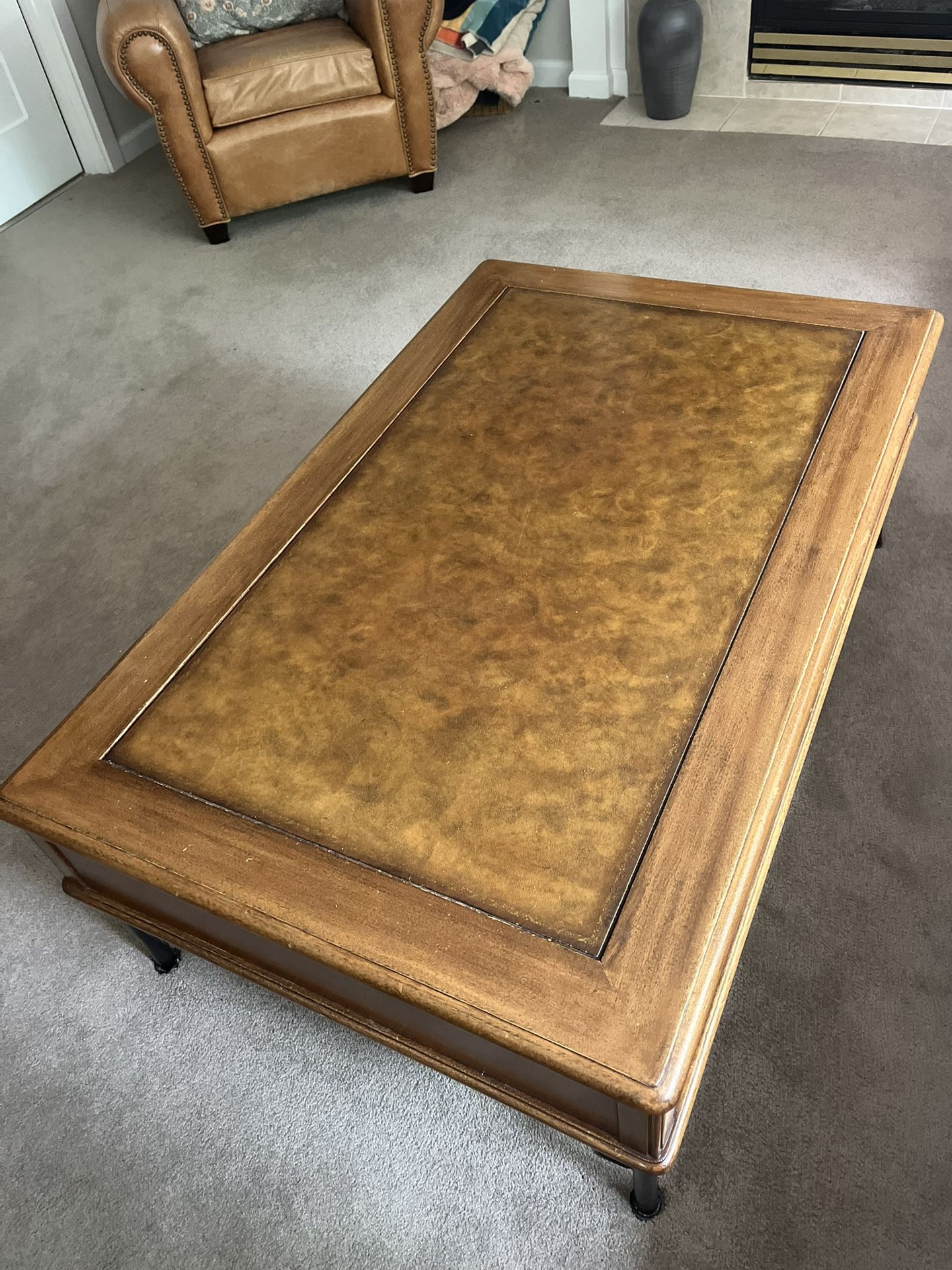 Coffee Table / End Table/Lamp
