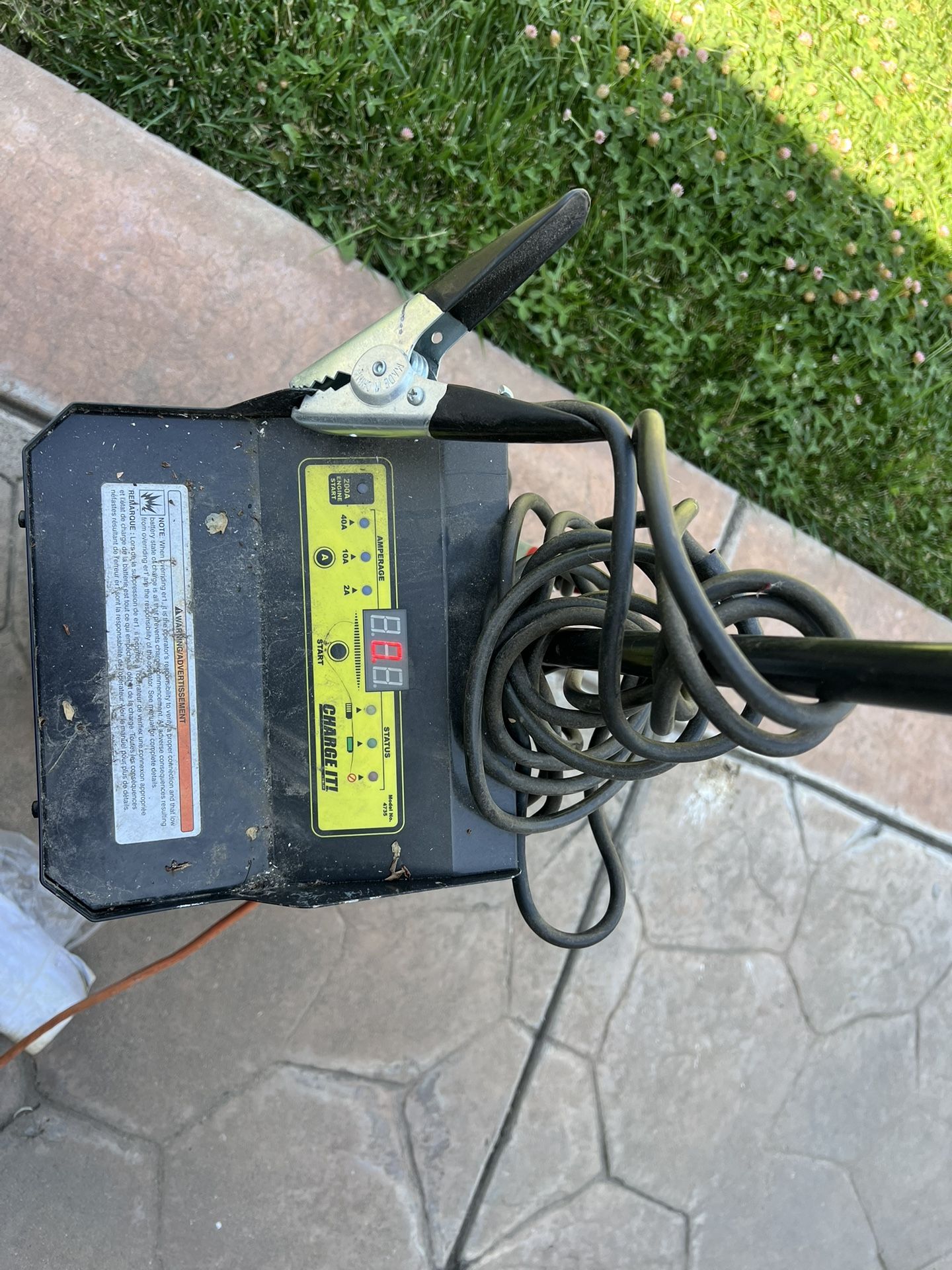 CHARGE IT! 4735 Wheeled Battery Charger (40/20/5/200 Amp. 6/12 Volt)