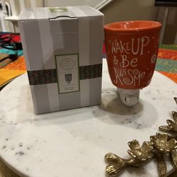 Scentsy Plug in Night Light Wax Warmer