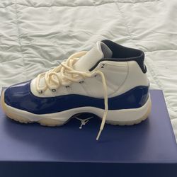 Jordan's 11 Retro Size 9 Rare Air
