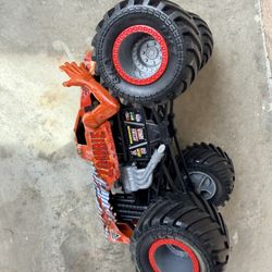 Zombie Monster Jam Truck; Giant Edition 