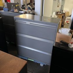 Lateral Filing cabinet 3 Drawers 