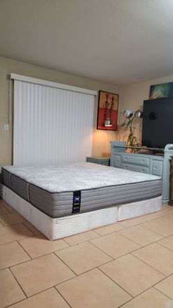 VERY NICE LIKE NEW KING SIZE SEALY POSTUREPEDIC MATTRESS AND BOXSPRINGS FOR SALE! IN EXCELLENT CONDITION, FREE DELIVERY