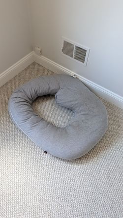 Leach Co C Shaped Body Pillow / Maternity