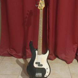 Peavey Bass Guitar Will Be Sold At The Yard Sale