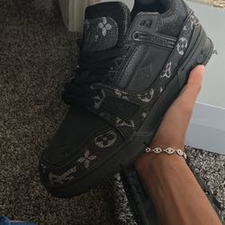 Lv Trainers Brand New Size 8.5