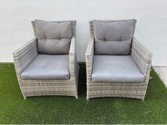 Outdoor patio chairs