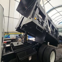 LOW MILES/ 5 TO 7 YARD  DUMP TRUCK  90KMILES 