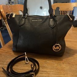 Michael Kors Black Pebbled Leather Large Purse In Excellent Condition 