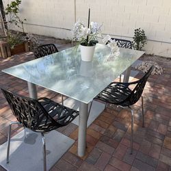 Dining table set. 5Pc