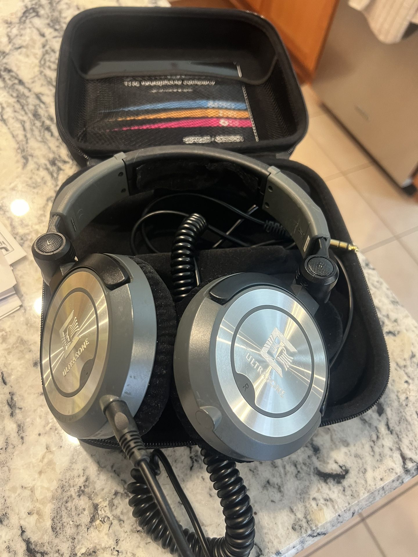 Ultrasone PRO 750i Closed Back Headphones, Black