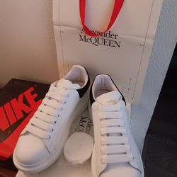 Alexander McQueen Black heel Sneaker