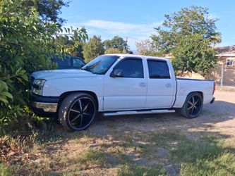 2005 chevi silverado  1500 titulo limpio corre bien