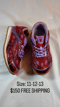 Red Bottega Veneta Orbit - Size 11,12,13