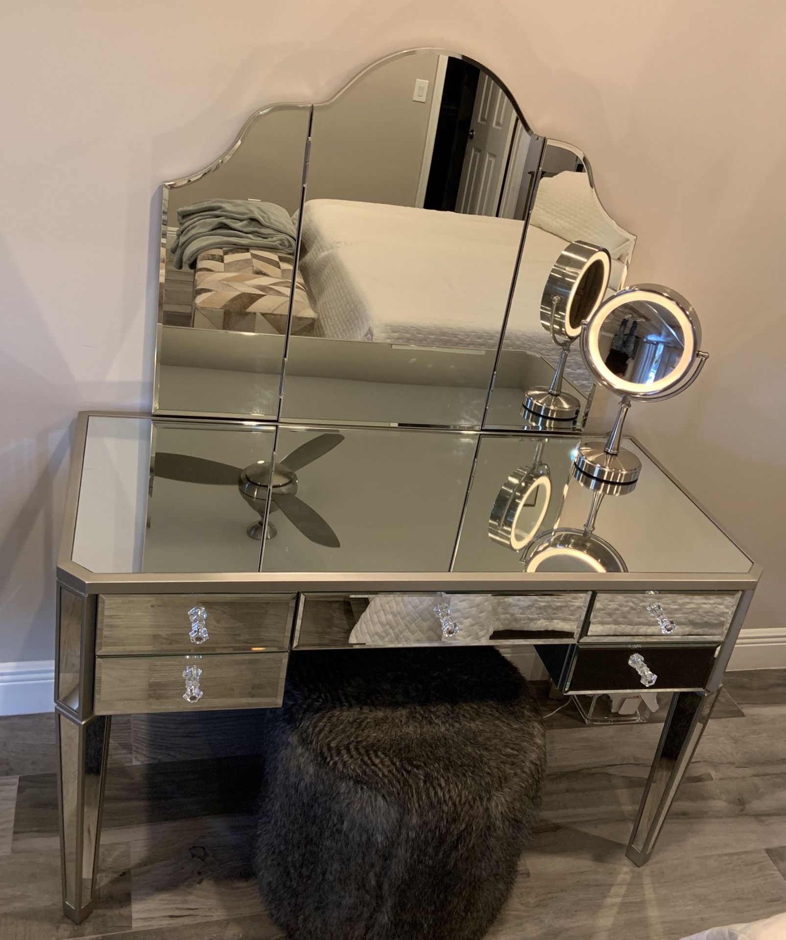 Pottery Barn Teen Zoe Desk + Vanity Hutch