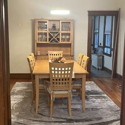 Dining Room Table+Chairs and Hutch