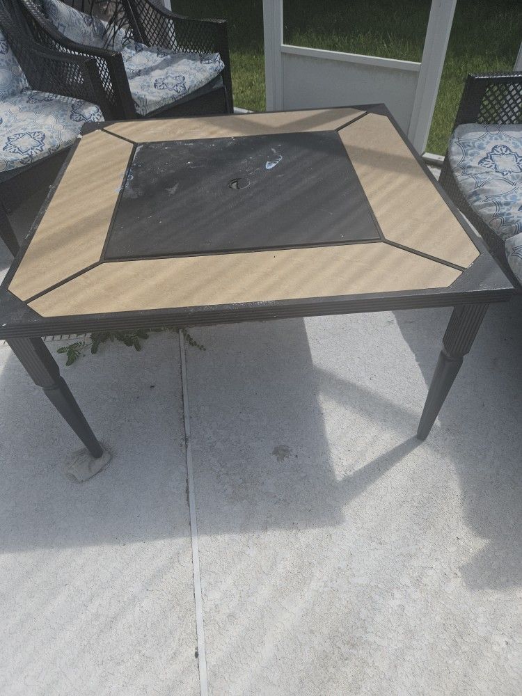 PATIO TABLE / FIRE PIT