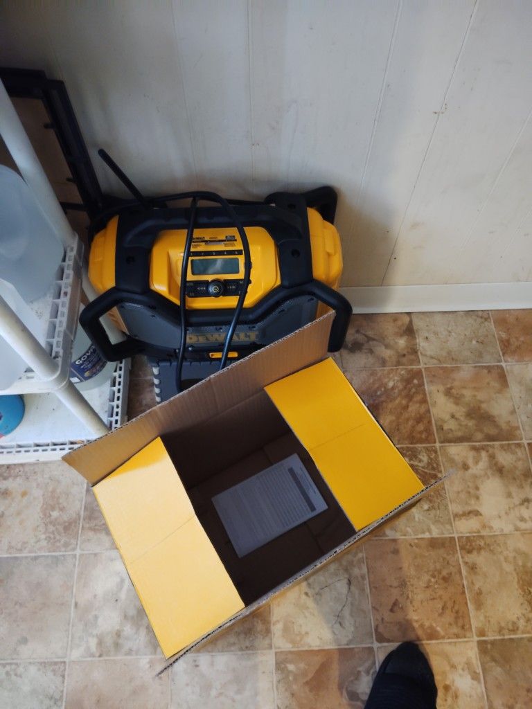 DeWalt Chargeable Radio