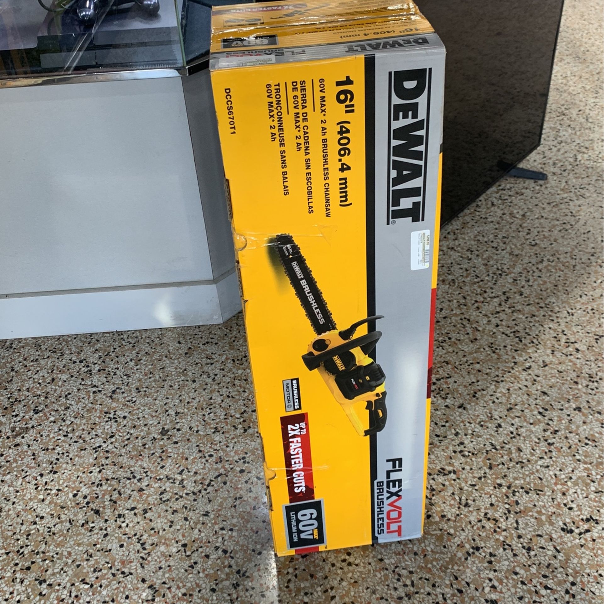 DeWalt FlexVolt Brushless chainsaw 