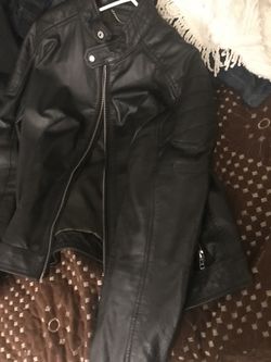 Esta diésel es una especial edition de la diésel ,,pague por ella 950 dollares ,,háganme una oferta razonable y se la lllevan ,,es de cuero y solo la