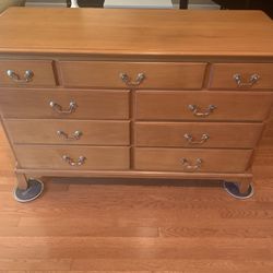 9-Drawer Maple Dresser (Thomas Beals) - Free Local Mt. P Delivery!!
