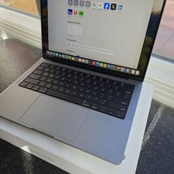 New 2023 MacBook Pro A2918 M3 14" Screen,8gb RAM, 1TB SSD for Good Purchase or Iphone Trade In