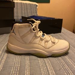 Jordan 11 Legend Blue Size 8.5
