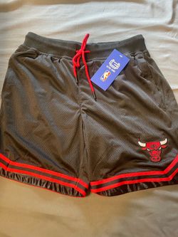 * NEW size M Chicago Bulls shorts