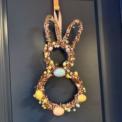 Bunny with eggs on it wicker wreath 