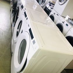 Whirlpool Washer and dryer Electric Like New