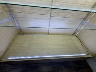Display cabinet, retail, store fixture, boutique, lighted display, business equipment