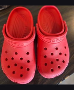 Kids crocs size 5youth
