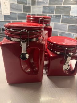 3  red containers