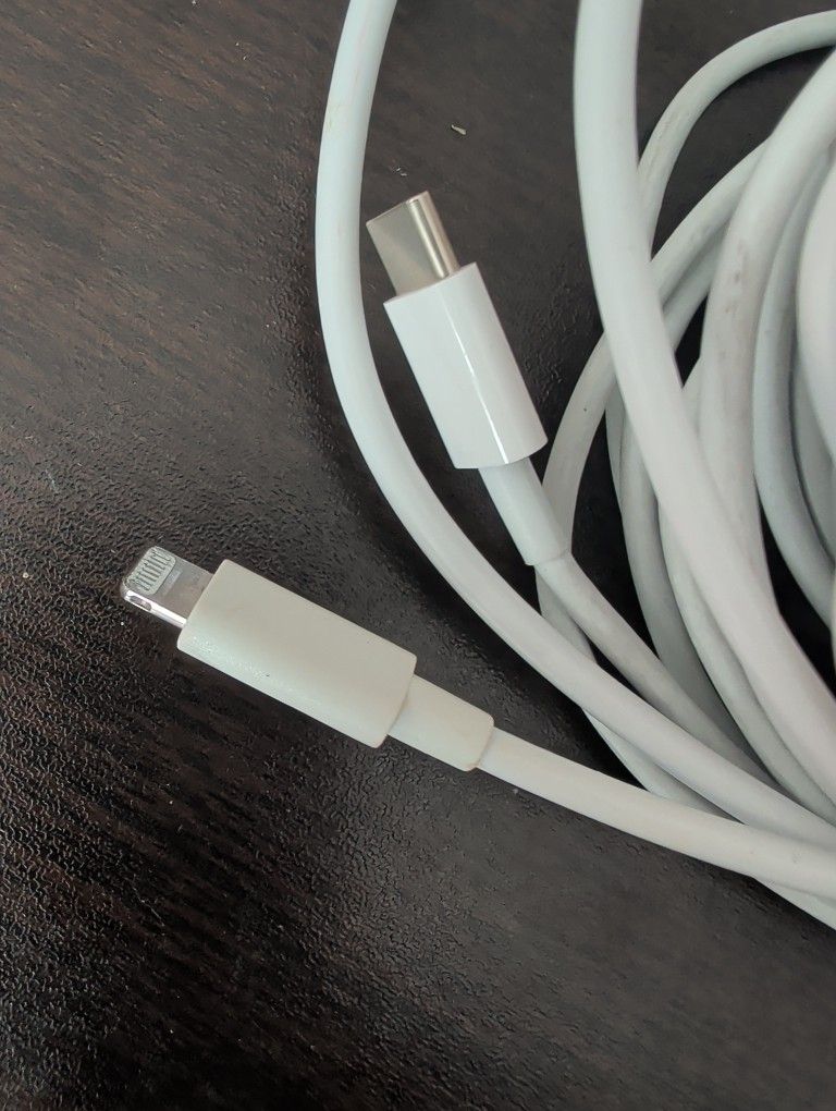 iphone Lightening Cables for 14 13 12 11 XS ProMax XR ipad Pro Airpods,White . Also 2 Earbuds with cable