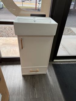 Bathroom vanity 18”