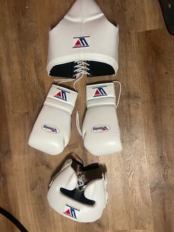 Winning boxing set white