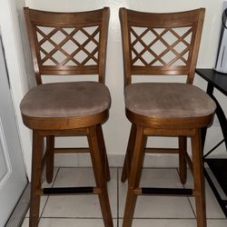 📍For Sale: Set of 2 Wooden Bar Stools – $40 OBO