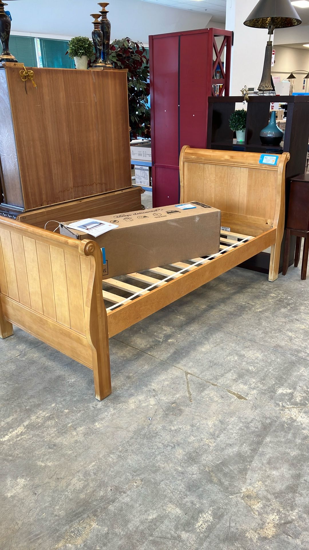 Twin Sleigh Bed