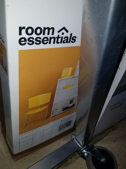 Room Essentials White Cubie New 